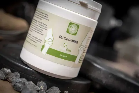 Kala Health Glucosamine Dose: 1500 mg. Die Glucosamin Wirkung im Darm wird durch die Einnahme auf nüchternen Magen optimiert.