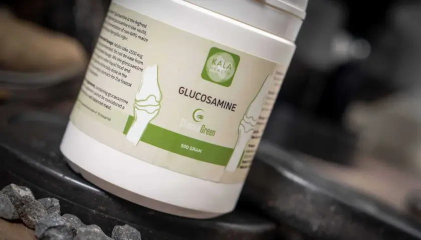Kala Health Glucosamine Dose: 1500 mg. Die Glucosamin Wirkung im Darm wird durch die Einnahme auf nüchternen Magen optimiert.