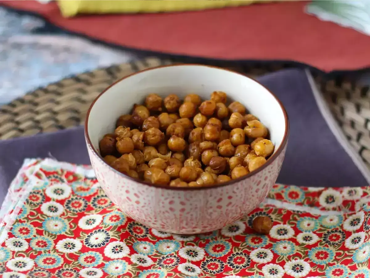 Geröstete Kichererbsen aus der Dose in einer Schüssel, perfekt für schnelle und leckere Rezepte.