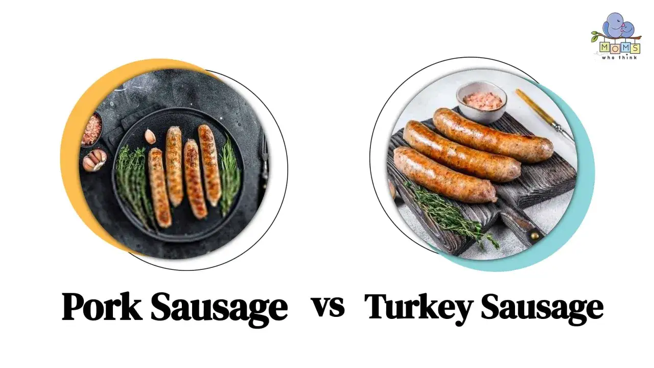 Schweinew&uuml;rstchen auf einem Teller mit Kr&auml;utern und Knoblauch, daneben Truthahnw&uuml;rstchen. Ist Schweinefleisch ungesund?
