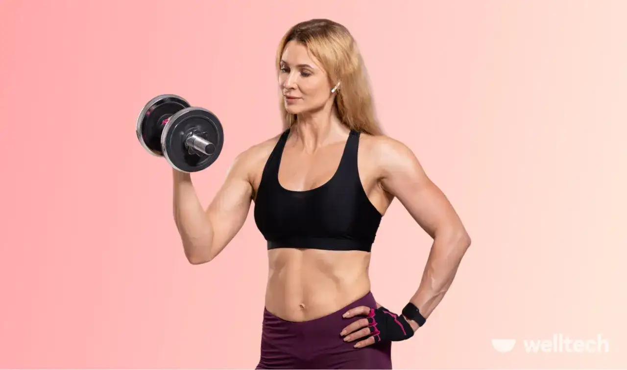 Frau mit Hantel, zeigt, dass Krafttraining ab 40 möglich ist.